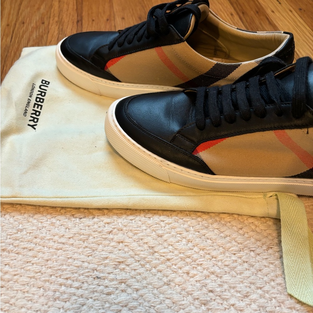 Burberry sneakers sized 40 Like new!